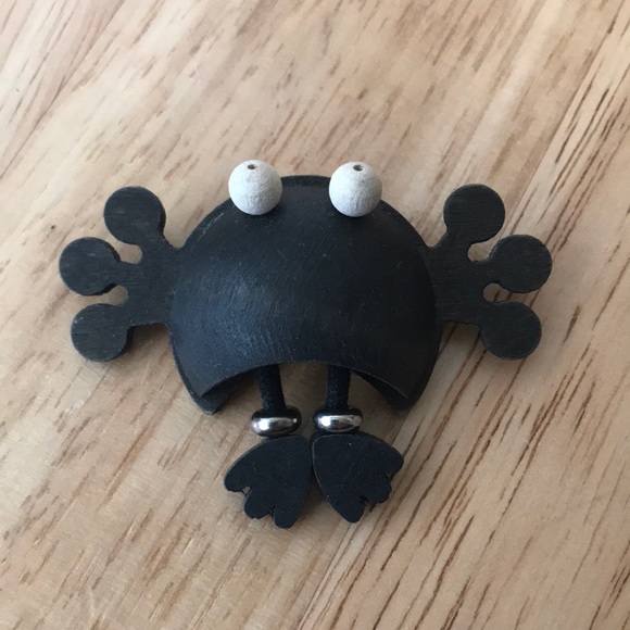 Aarikka Finland Wooden Frog Brooch - Picture 2 of 3